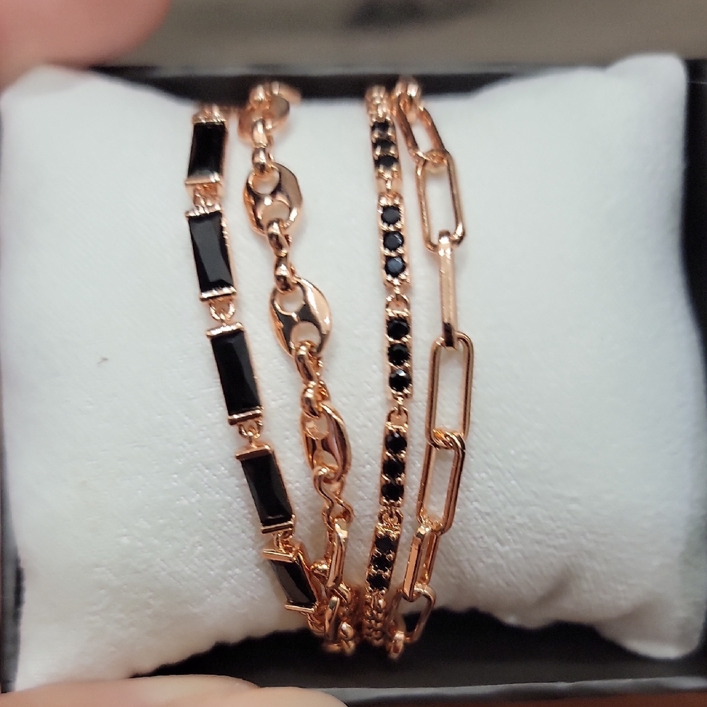 Elegant Black and Gold Bracelet Set